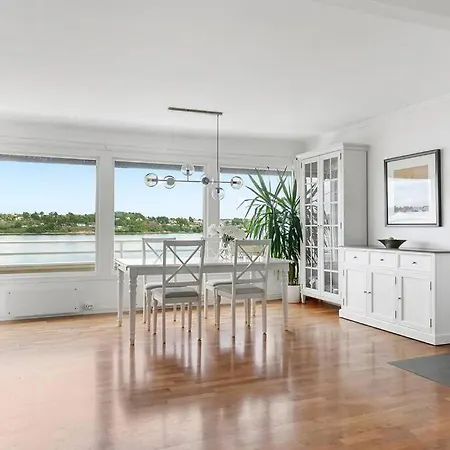 Ferienhaus 3-bedroom Terrace House With Incredible Sea Views *