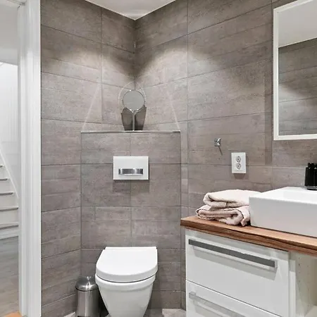 3-bedroom Terrace House With Incredible Sea Views * Moss