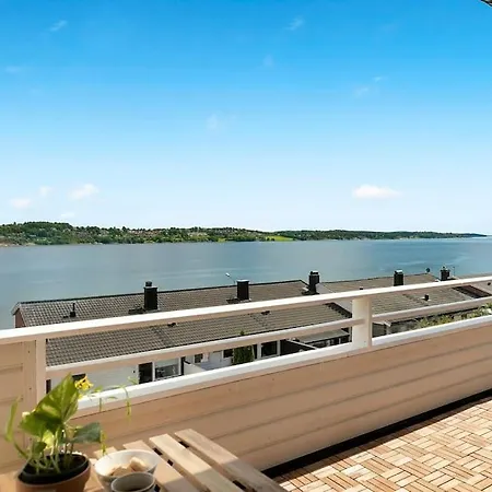 3-bedroom Terrace House With Incredible Sea Views Moss