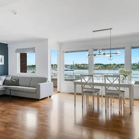 3-bedroom Terrace House With Incredible Sea Views *