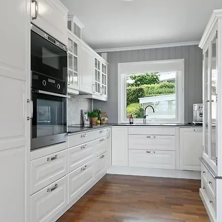 3-bedroom Terrace House With Incredible Sea Views * Moss