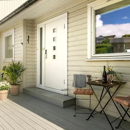 Ferienhaus 3-bedroom Terrace House With Incredible Sea Views