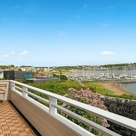 3-bedroom Terrace House With Incredible Sea Views *