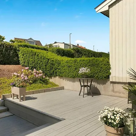 3-bedroom Terrace House With Incredible Sea Views *
