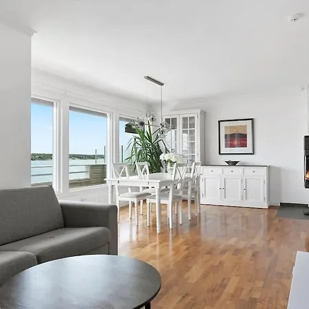 3-bedroom Terrace House With Incredible Sea Views