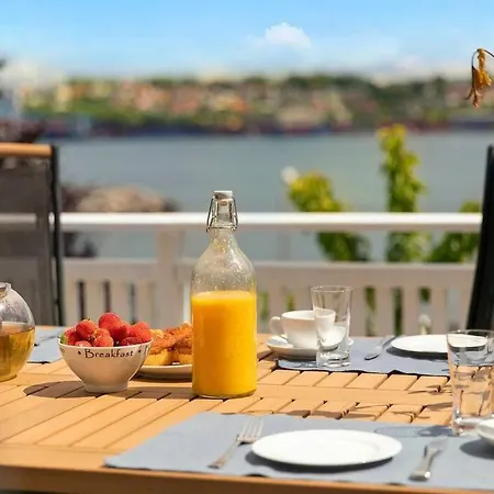 3-bedroom Terrace House With Incredible Sea Views *