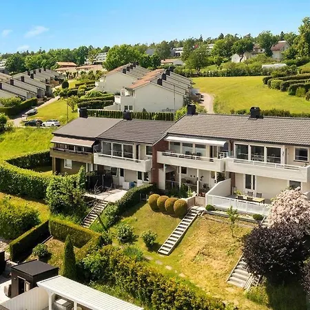 3-bedroom Terrace House With Incredible Sea Views *